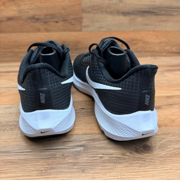 Nike Air Zoom Pegasus 39 men size 9.5 TB Running Shoes Black White DM0164-001 - Picture 6 of 8